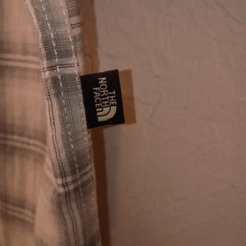 The North Face Plaid Shirt Men’s Large Short Sleeve Button Up Outdoor Hiking